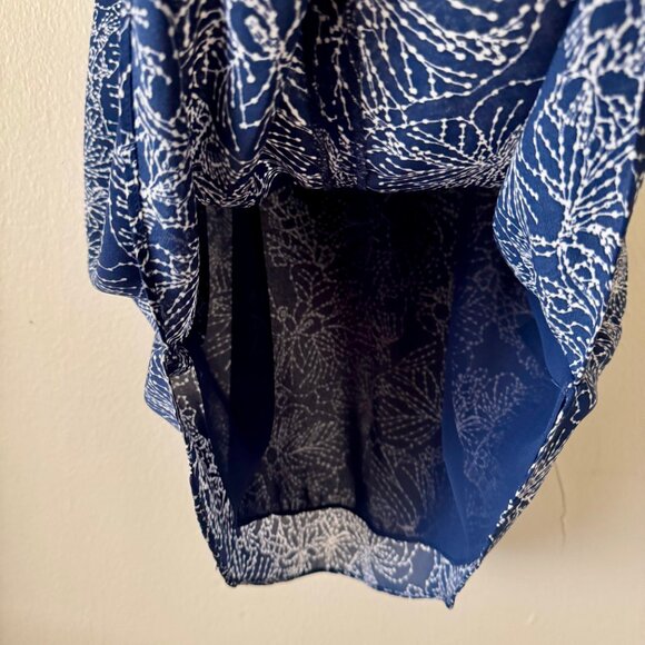 H&M Women's Pullover Blouse Blue Chiffon Flutter Sleeve V-Neck Tunic Top - Picture 9 of 9